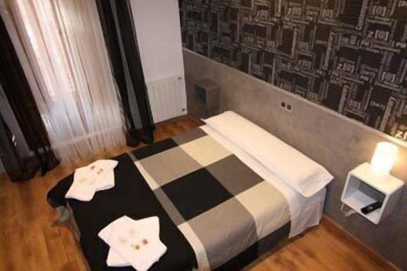 Hostal New Life Мадрид Екстериор снимка