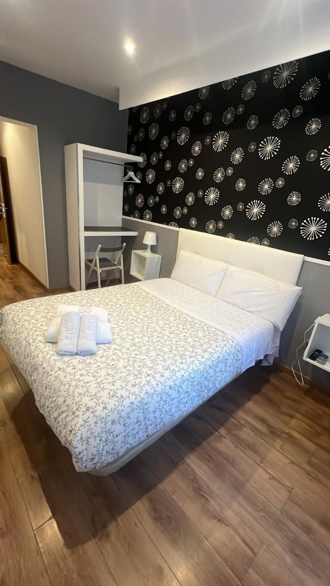 Hostal New Life Мадрид Екстериор снимка